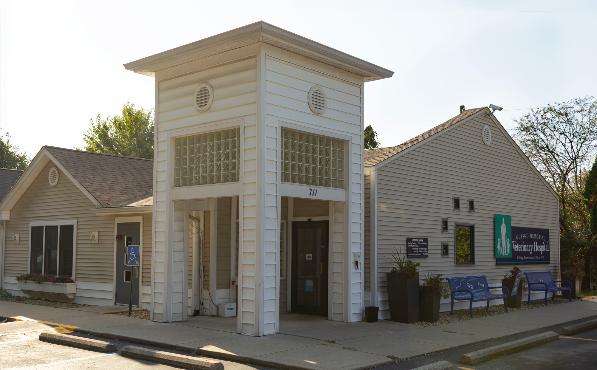 Glasgo Memorial Veterinary Hospital building entrance