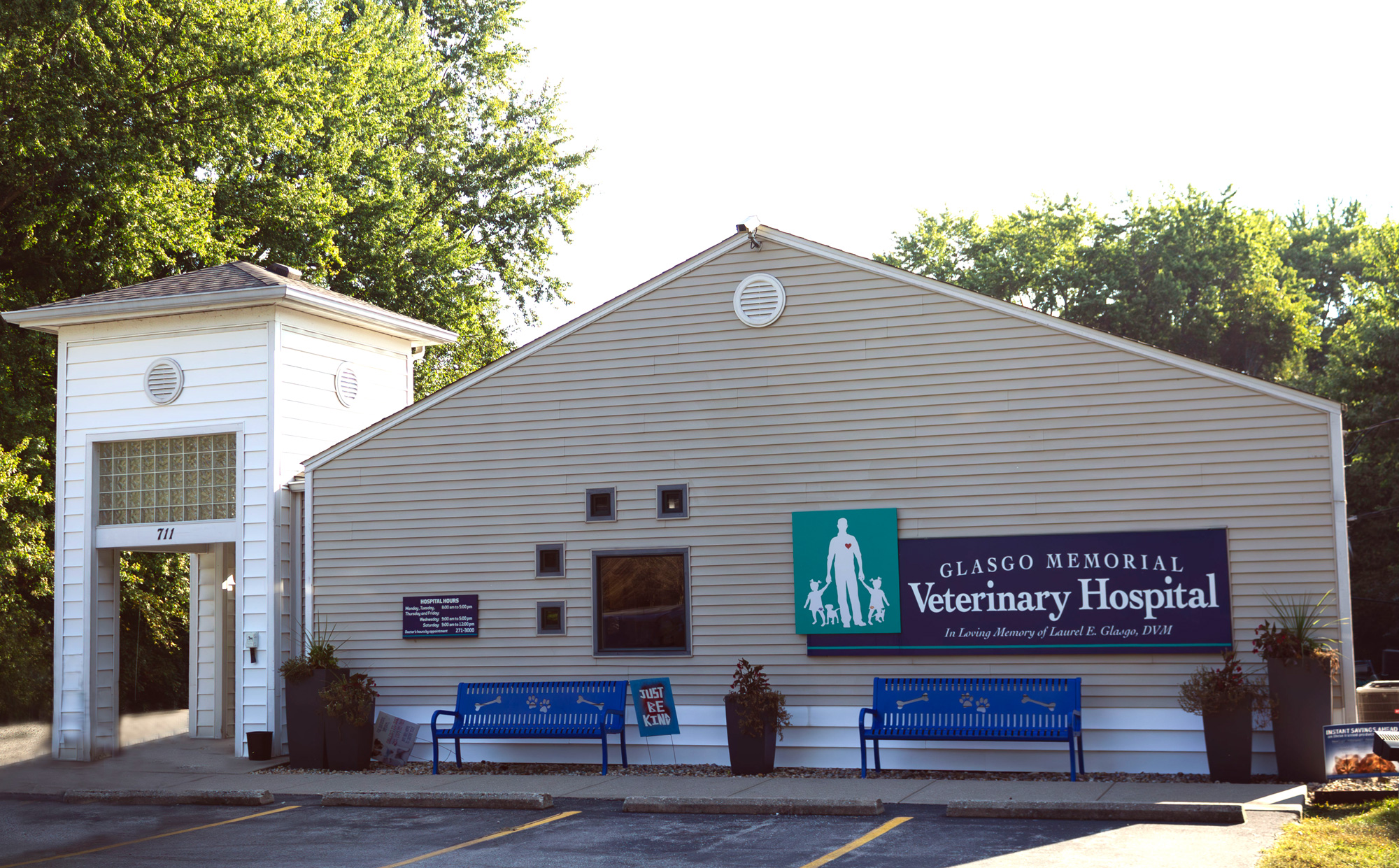 Glasgo Memorial Veterinary Hospital building front